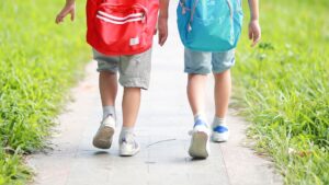 Regresso às aulas, 6 sinais no calçado infantil que justificam avaliação podológica.